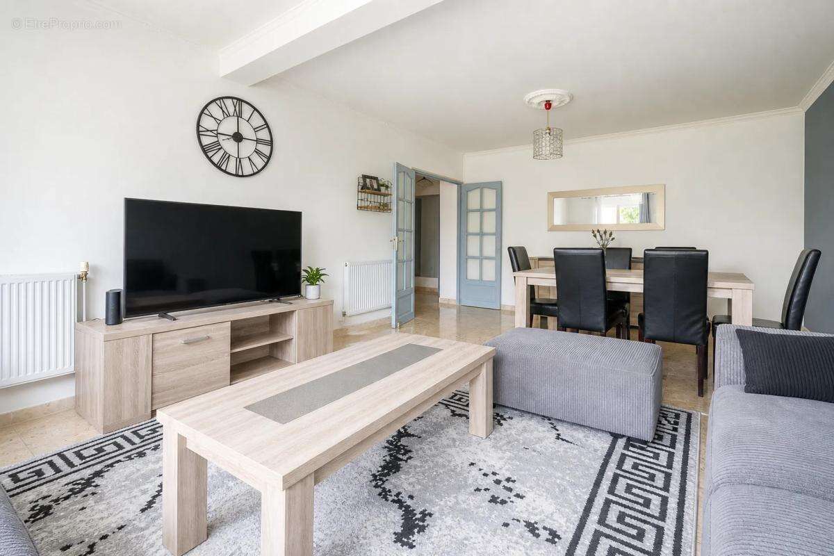Maison de 7 pièces de 175 m² située à Le Blanc-Mesnil - photo 3