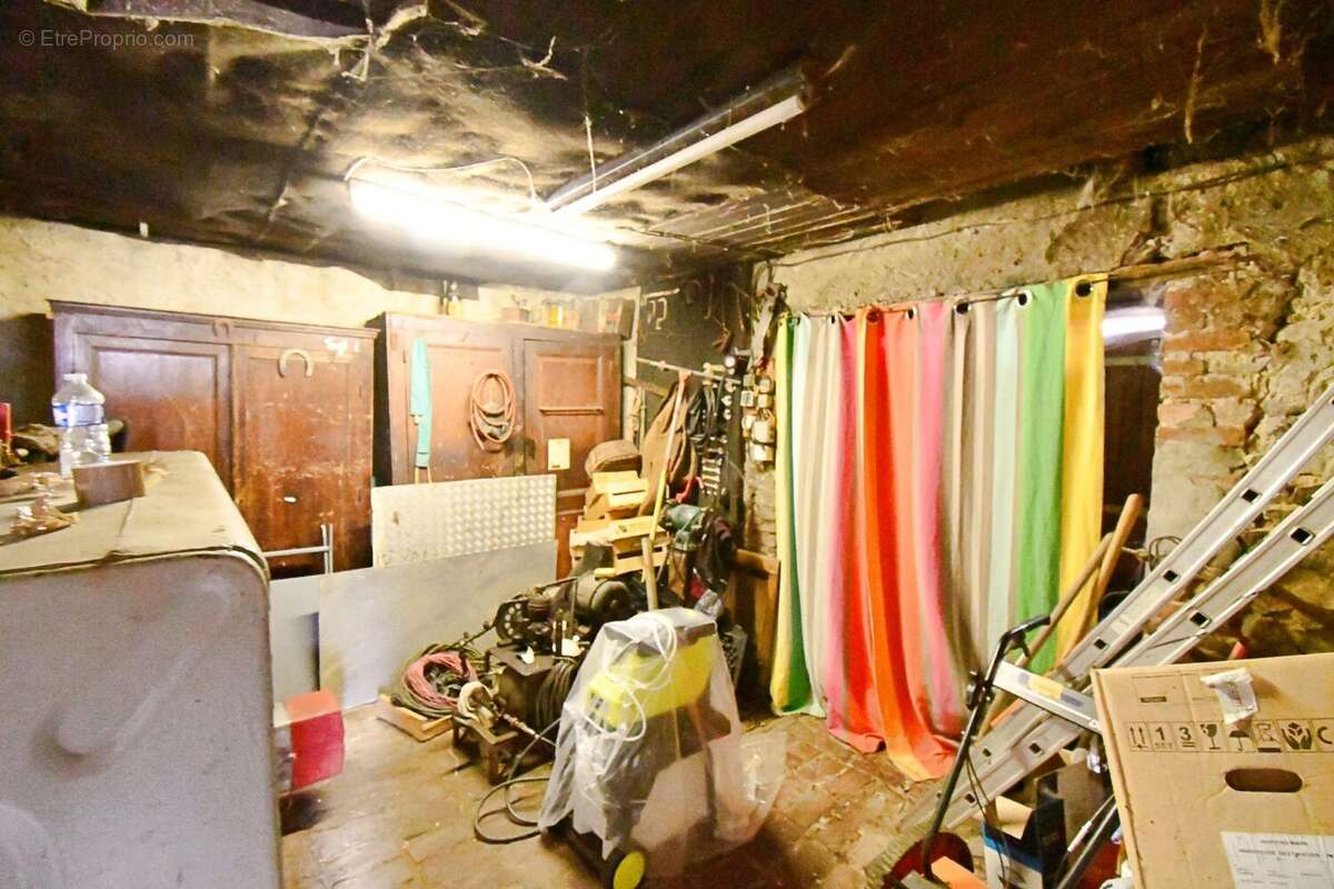 Maison à LA CELLE-EN-MORVAN