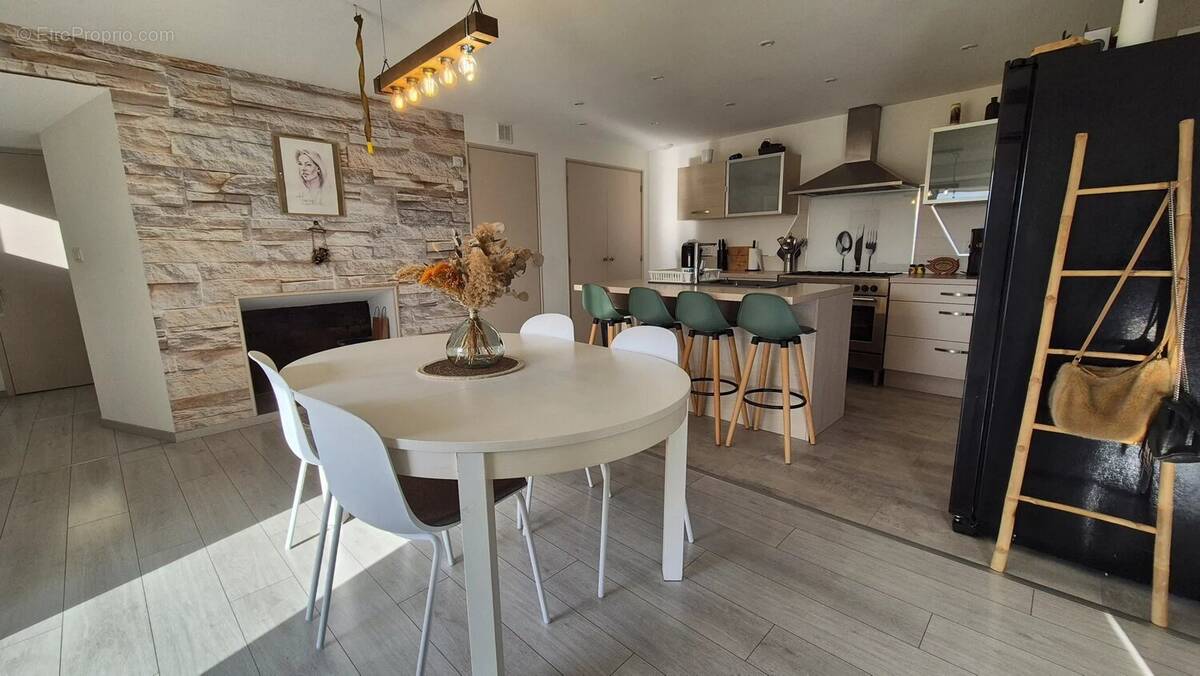 Maison à POUEYFERRE