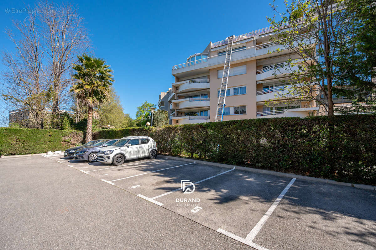 Parking à MARSEILLE-8E