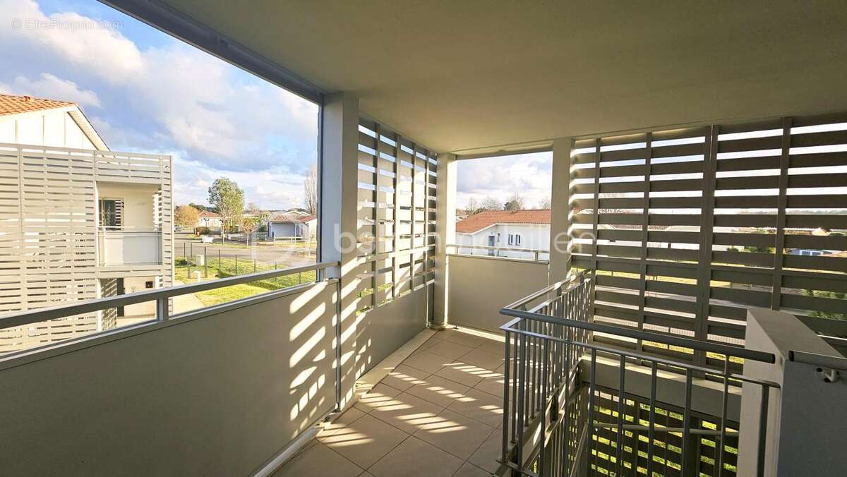 SOUSTONS – Appartement T2 récent avec terrasse et double parking en sous-sol - photo 11