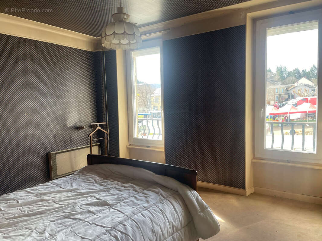 Maison à LE MAYET-DE-MONTAGNE