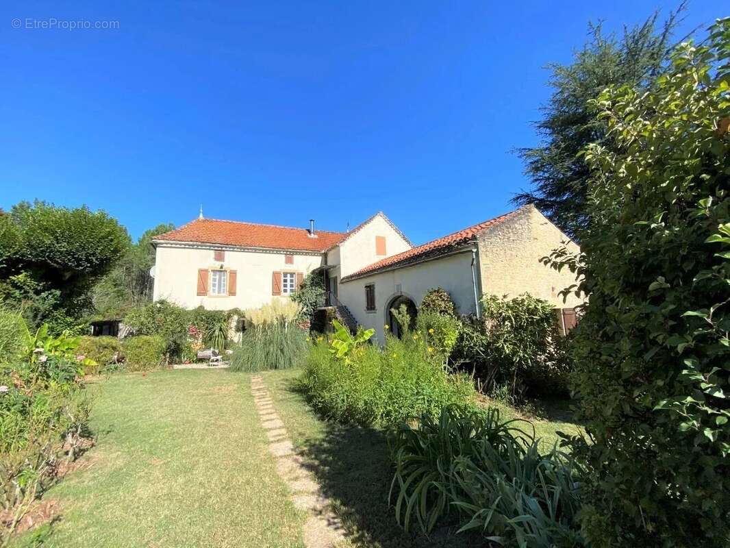 Maison à FRAYSSINET-LE-GELAT
