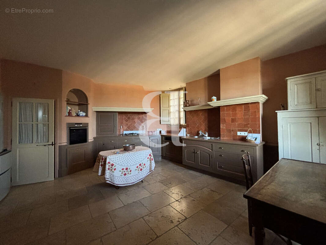 Maison 327 m² à Vaison-La-Romaine  - photo 4