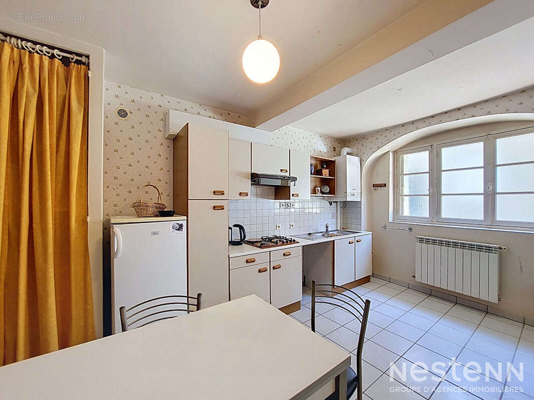 A Vendre Maison en pierre de 118m² avec quatre pièces et terrasse couverte à Condom - photo 2