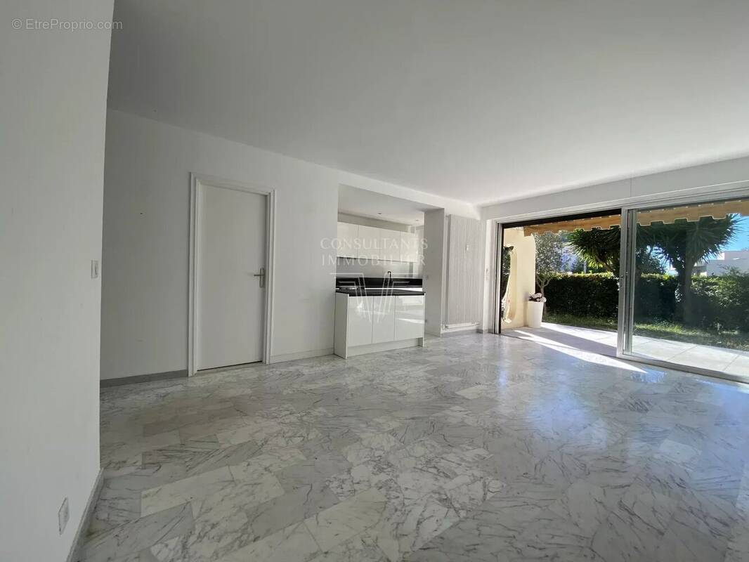 Appartement à LE CANNET