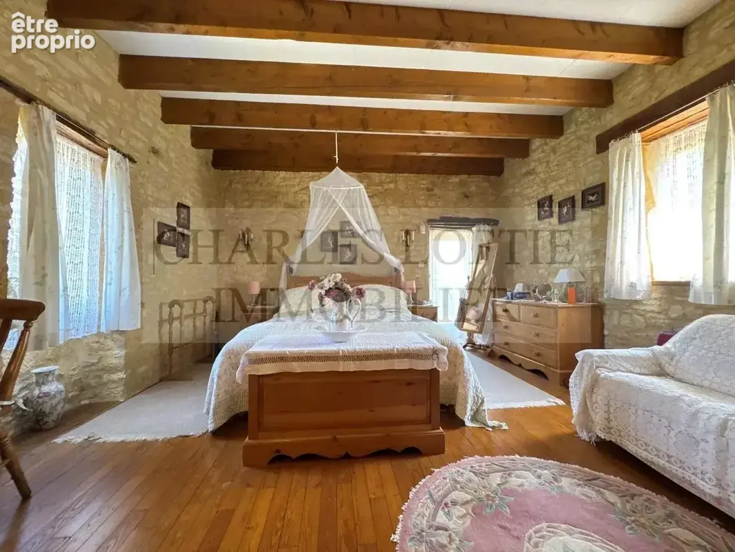 Charmante maison en pierre avec piscine, sur un terrain de 3800 m² , aux portes d’un village vivant de la Bouriane. - photo 14