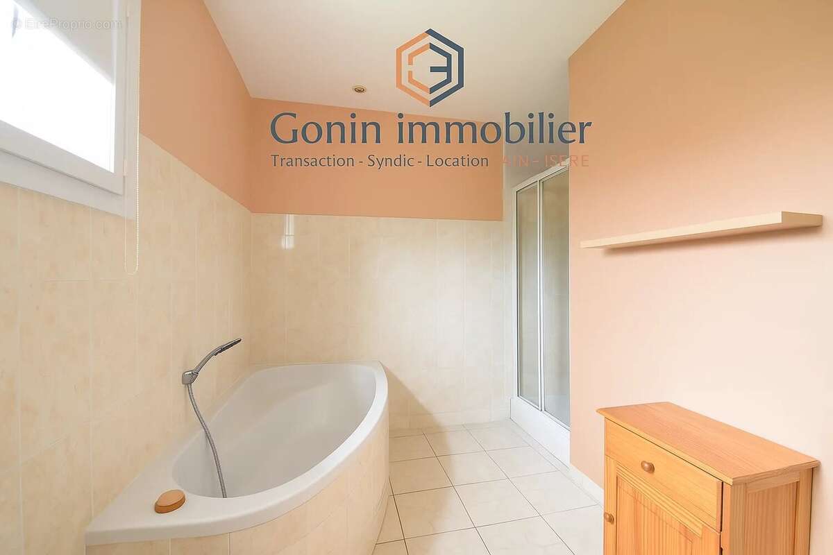 Maison à VILLIEU-LOYES-MOLLON