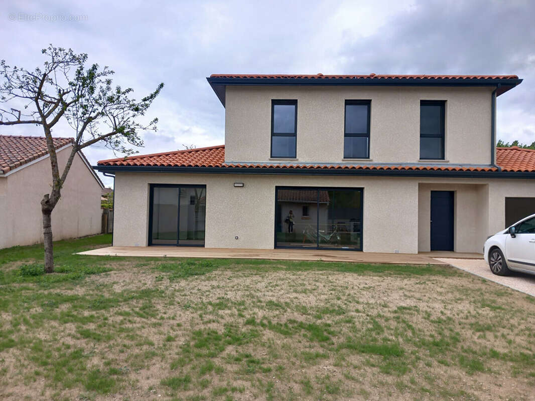 Maison à PINS-JUSTARET