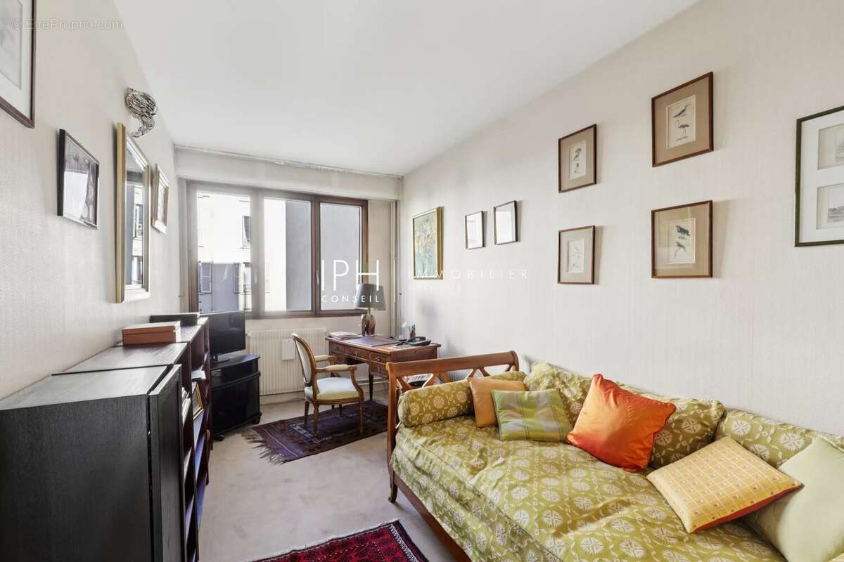Appartement à NEUILLY-SUR-SEINE