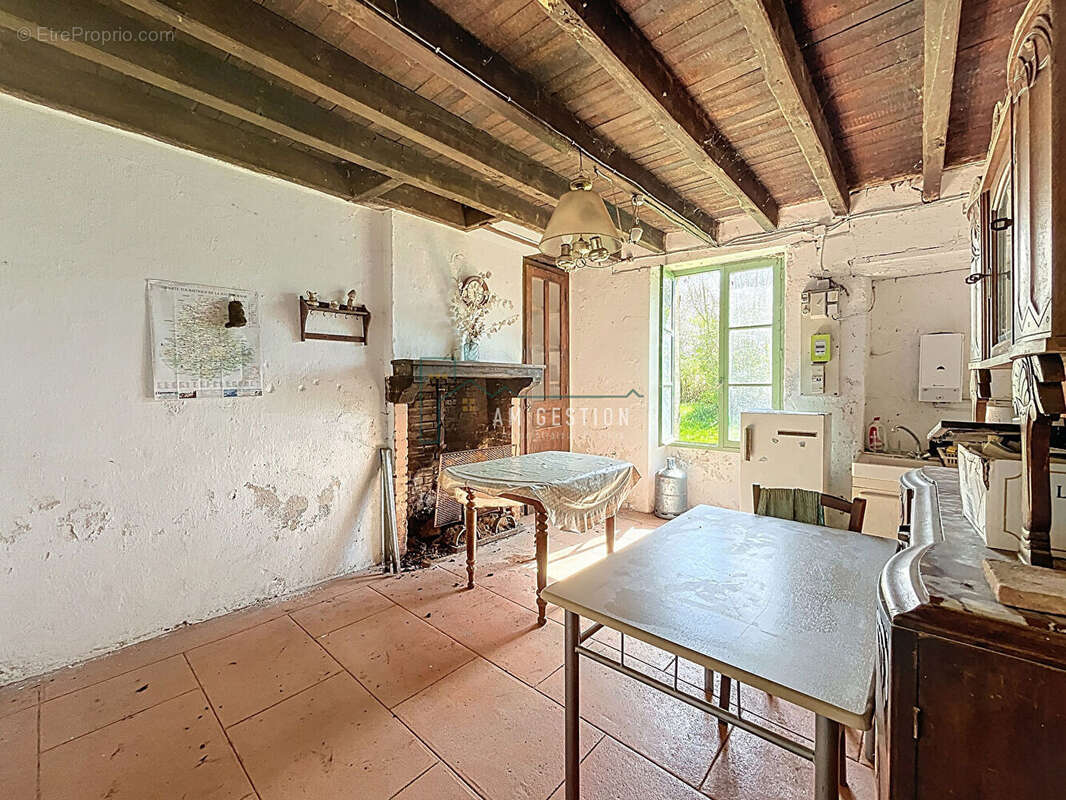 Maison à DOMPIERRE-LES-EGLISES