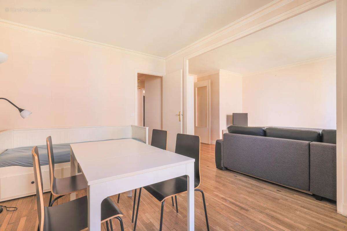 Appartement à COURBEVOIE