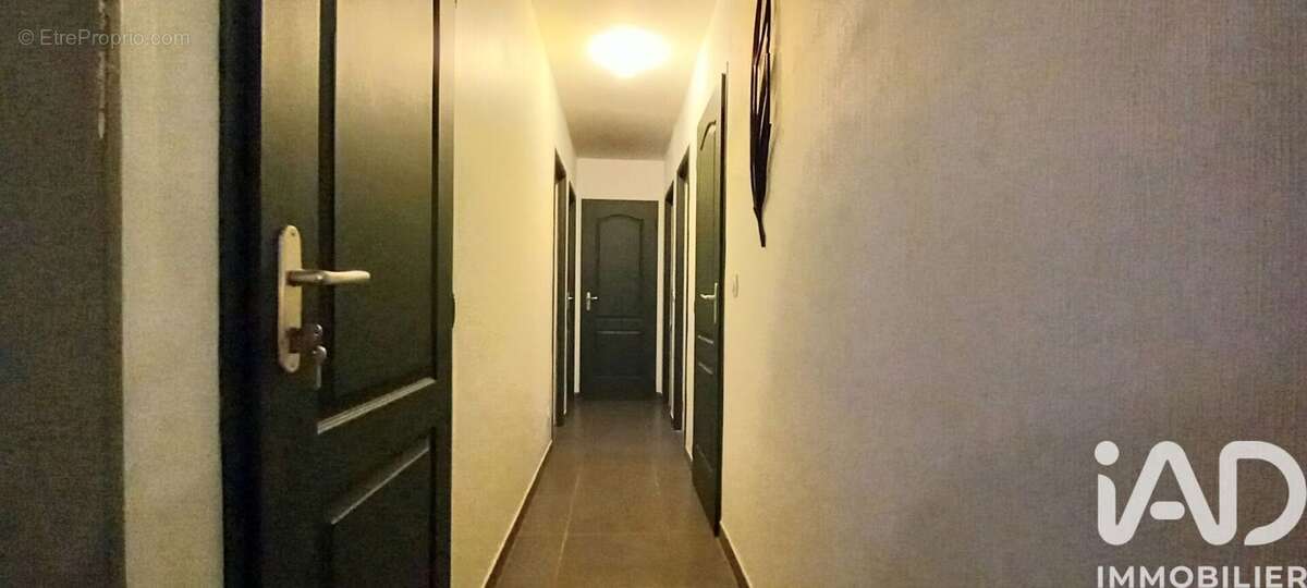 Maison 103 m² à Saint-Hilaire-Bonneval  - photo 8