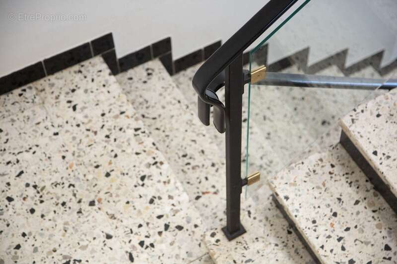 Commerce à PARAY-LE-MONIAL