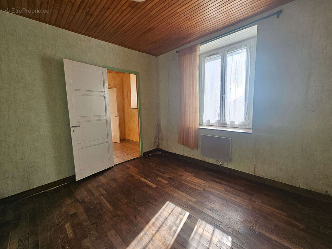 EXCLUSIVITÉ AMANDA - Longère en pierres - 7 pièces - 111 m2 - 5 Chambres - Dépendances - VIGNOC - photo 8