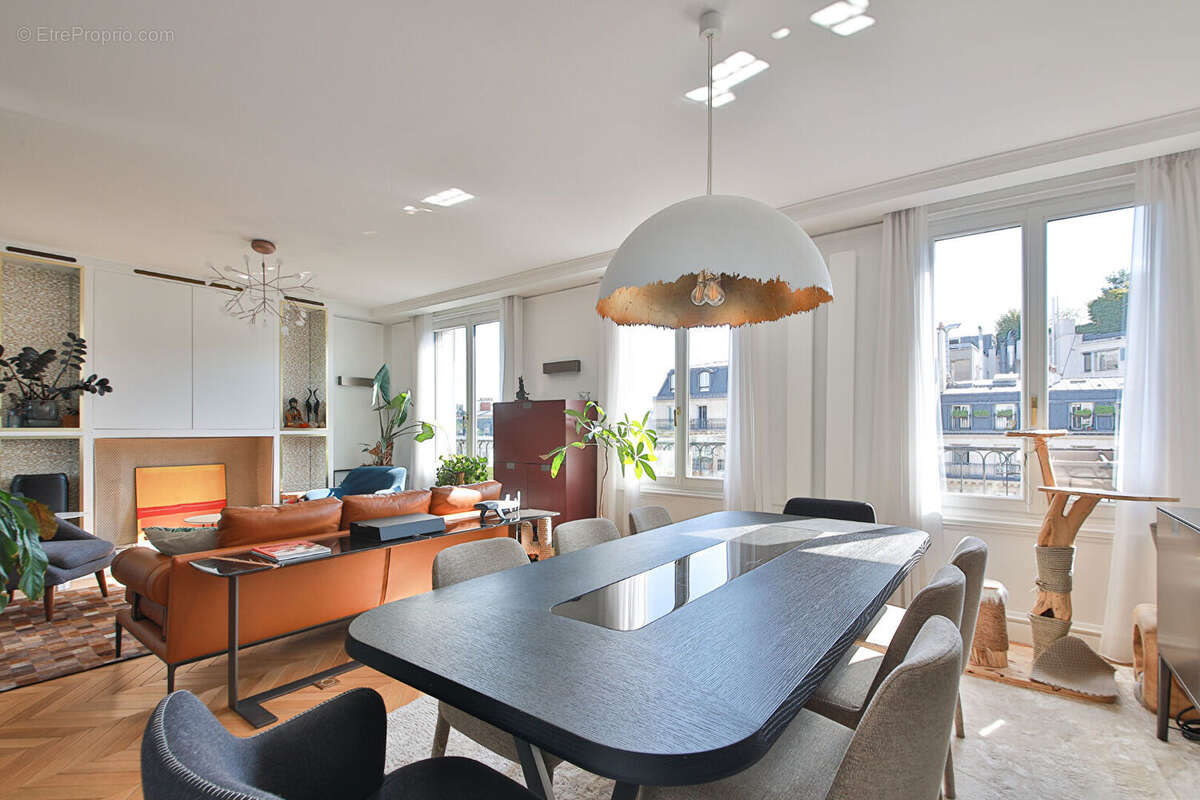 Appartement à PARIS-17E