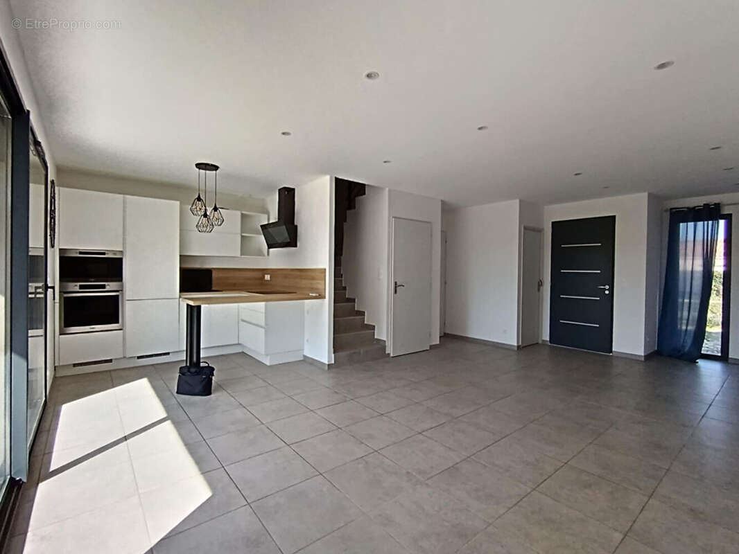 Maison à MONTELIMAR