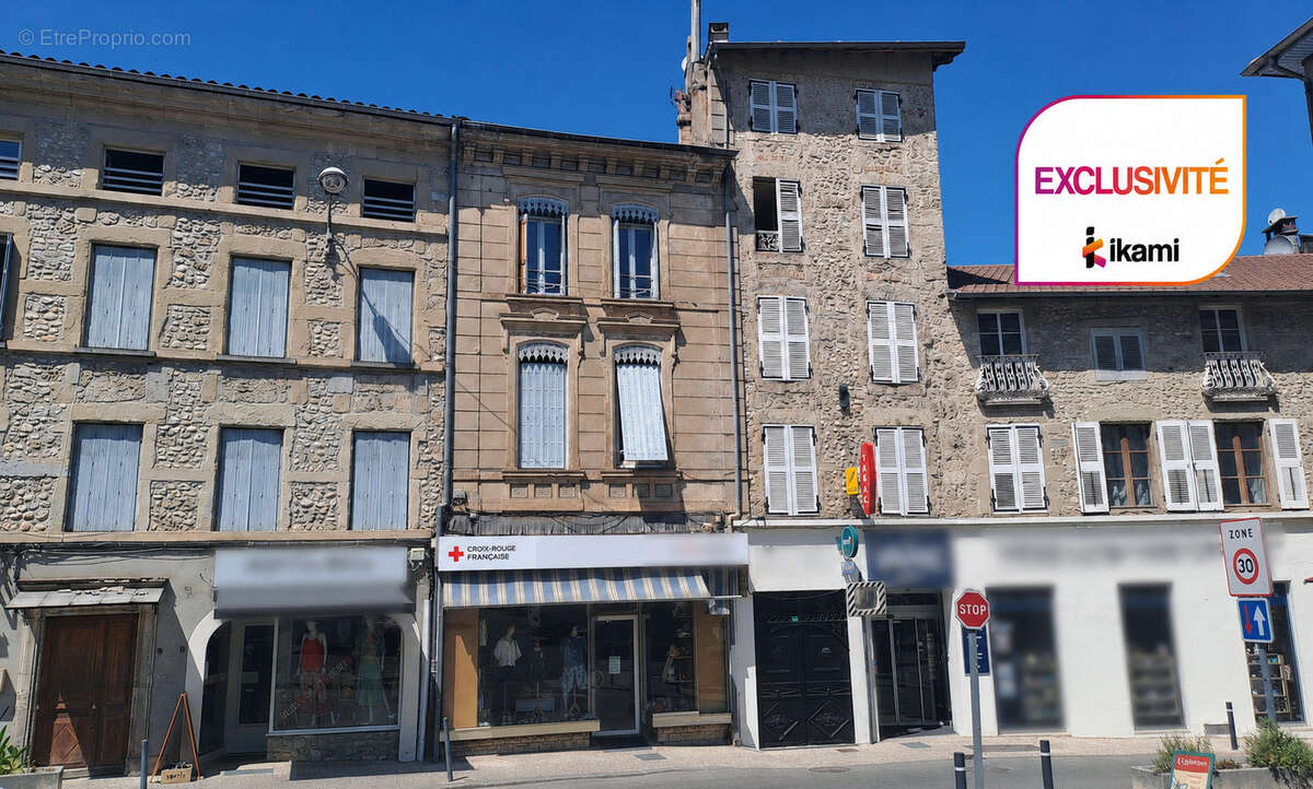 Immeuble mixte à fort potentiel avec commerce loué, deux appartements et jardin - photo 2