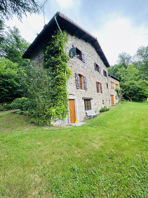 Maison à SAINT-VICTOR-MONTVIANEIX