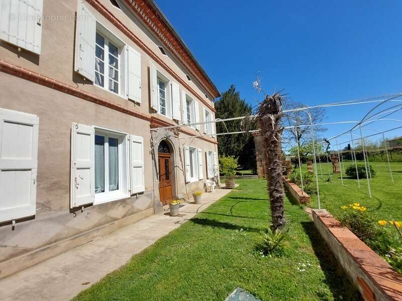 Maison de maitre avec  dependances deux pigeonniers sur parc de 5000m² - photo 53