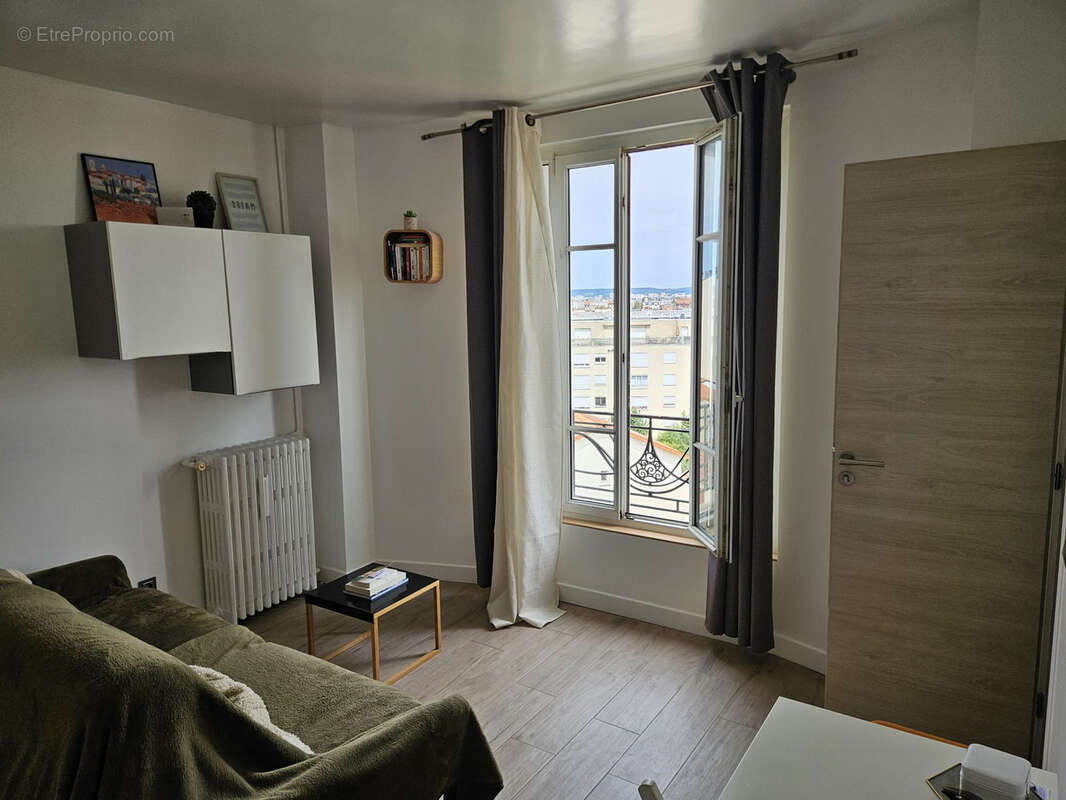 Appartement à COURBEVOIE