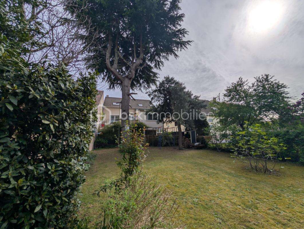 Maison à CHAMPS-SUR-MARNE