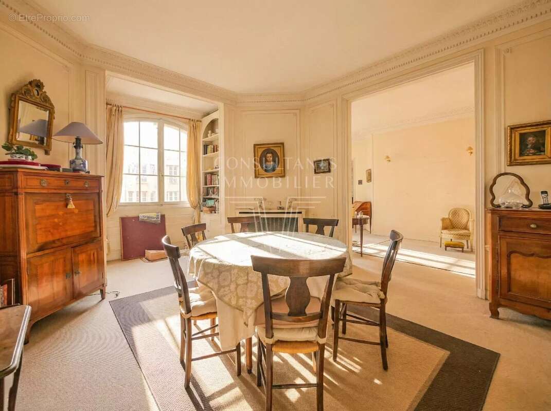 Appartement à PARIS-16E