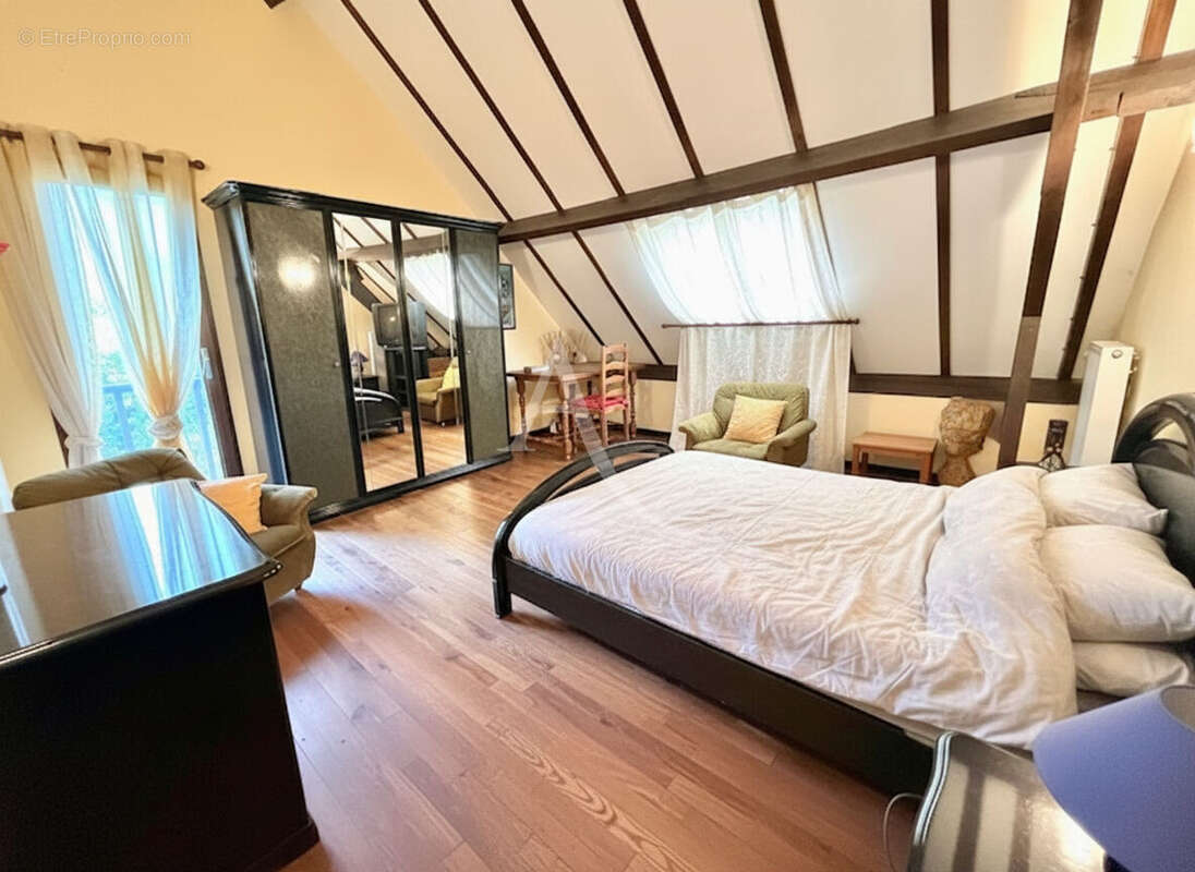 Maison 258 m² à Villeneuve-Saint-Denis  - photo 17