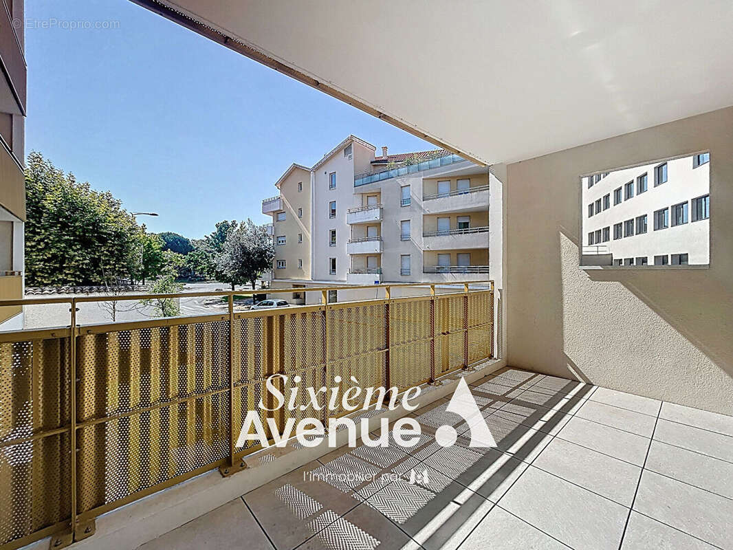 Appartement à DECINES-CHARPIEU