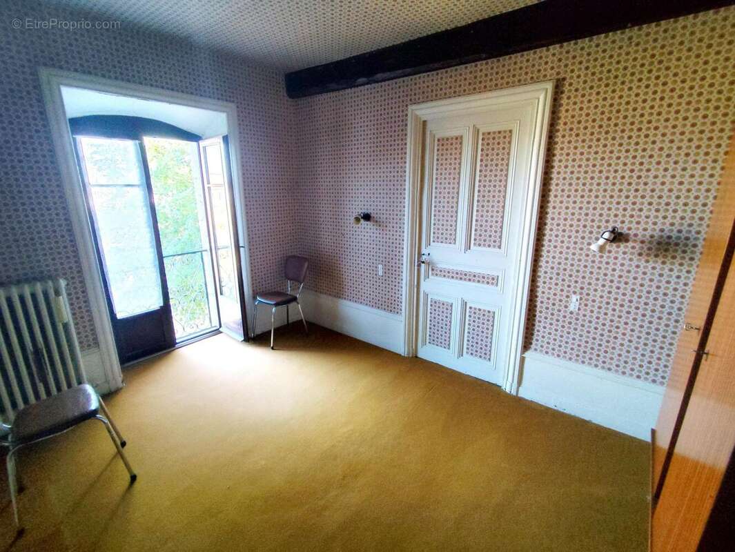 Maison 153 m² à Vernassal  - photo 9