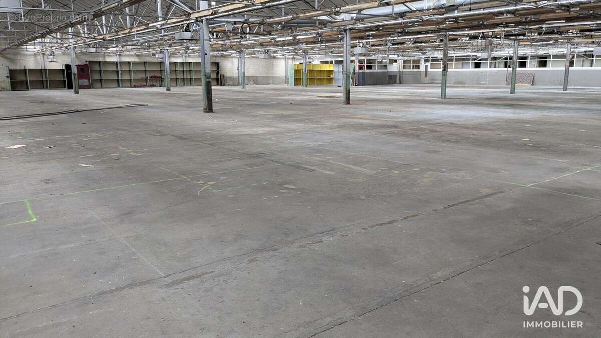 Photo 7 - Commerce à SAINT-PIERRE-MONTLIMART