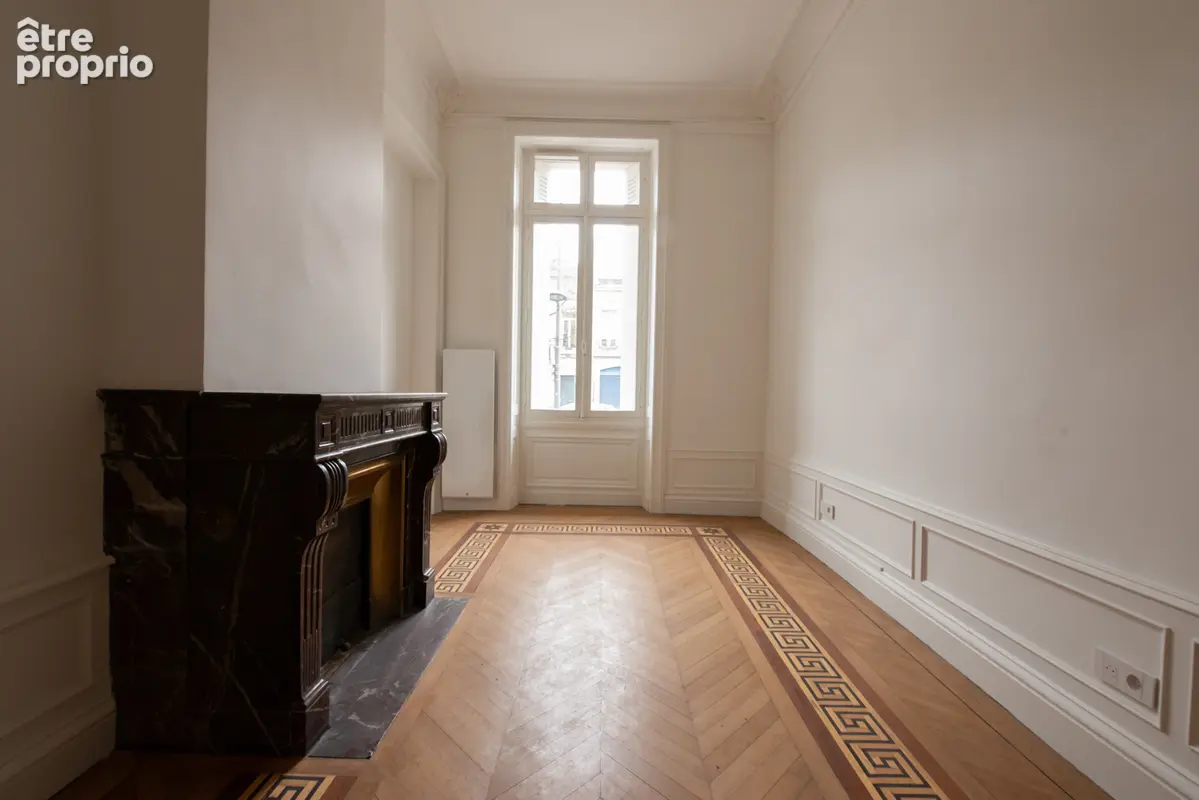 ARCHITECTURE BORDELAISE VALORISÉE- 1900 - Appartement de prestige restauré avec jardin et dépendance - photo 12
