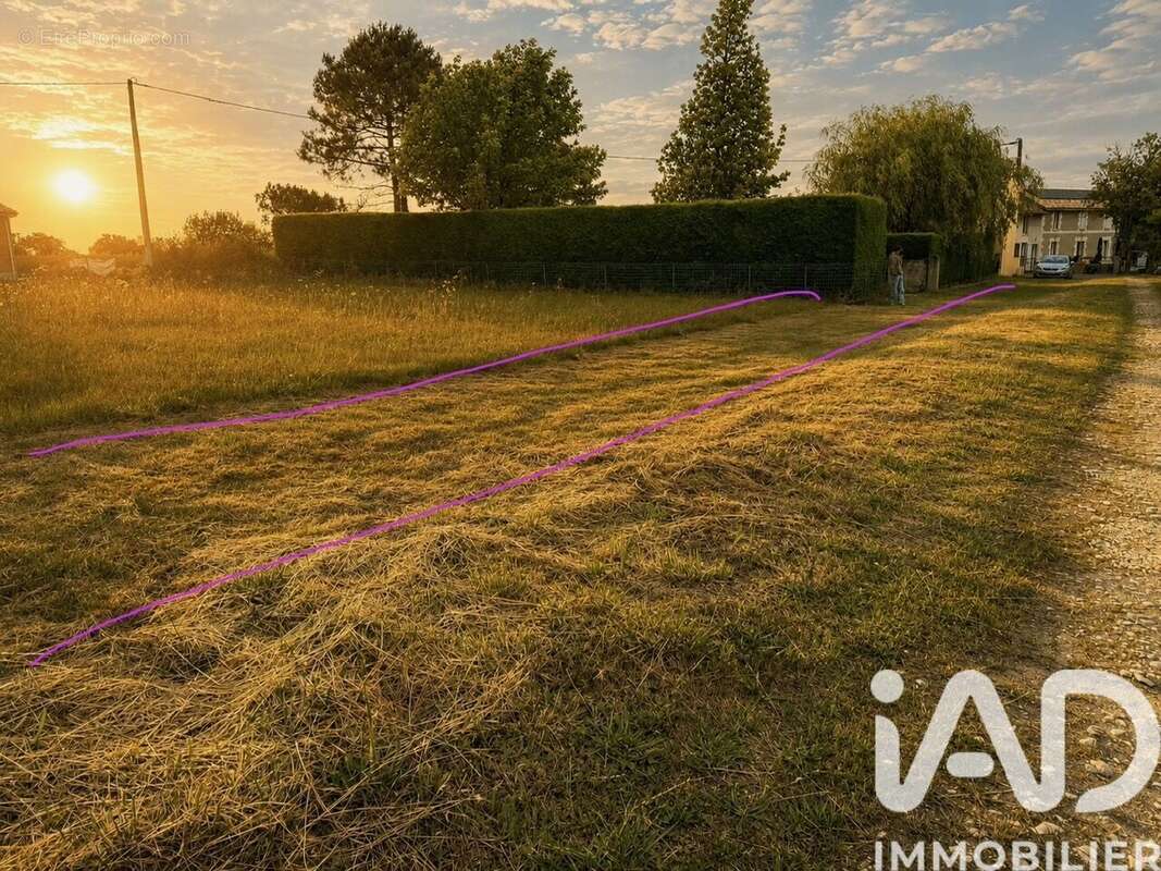 Terrain 1020 m² à Saint-Martin-De-Laye  - photo 5