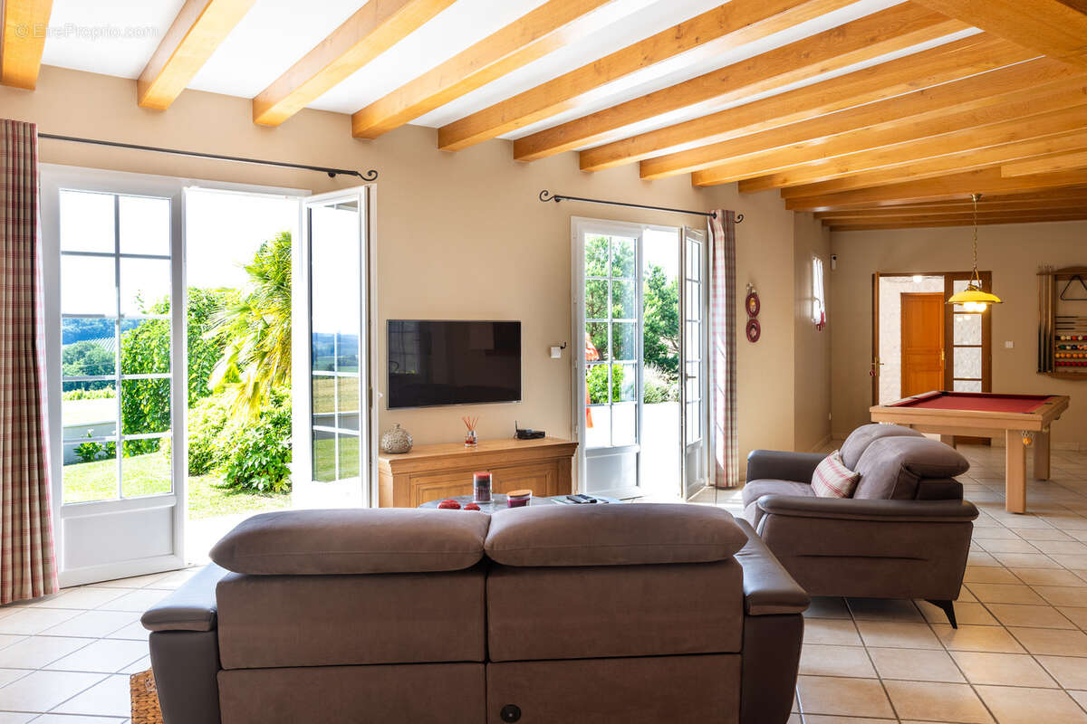 Maison à BARBEZIEUX-SAINT-HILAIRE