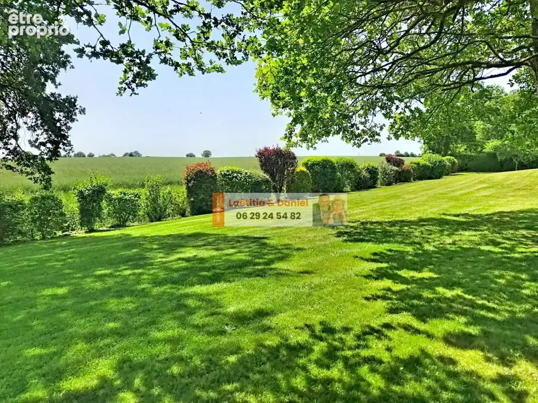 À 3 minutes de Verneuil-sur-Avre, cette maison de 140 m² vous séduira par ses beaux volumes, son terrain clos et arboré de 2 500 - photo 4