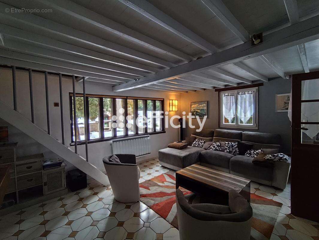 Maison à SAINTE-GAUBURGE-SAINTE-COLOMBE