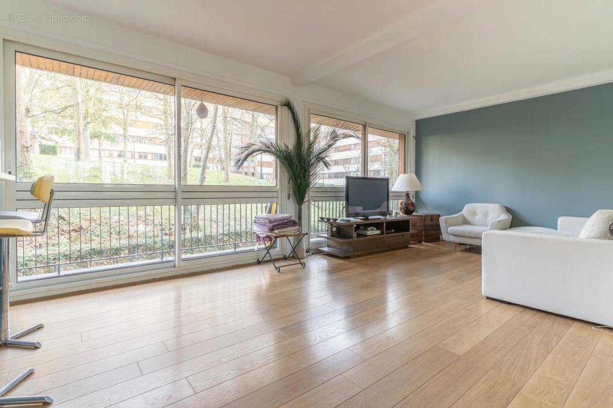 Appartement à LA CELLE-SAINT-CLOUD