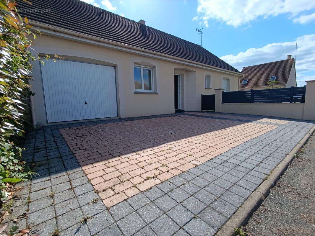 Maison à LOUE
