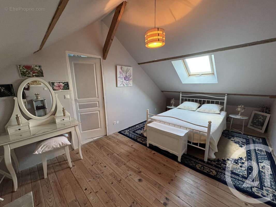 Maison à MAILLY-LE-CHATEAU