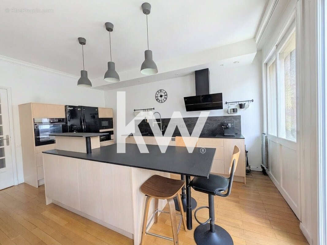Appartement 186 m² à Saint-Etienne  - photo 2