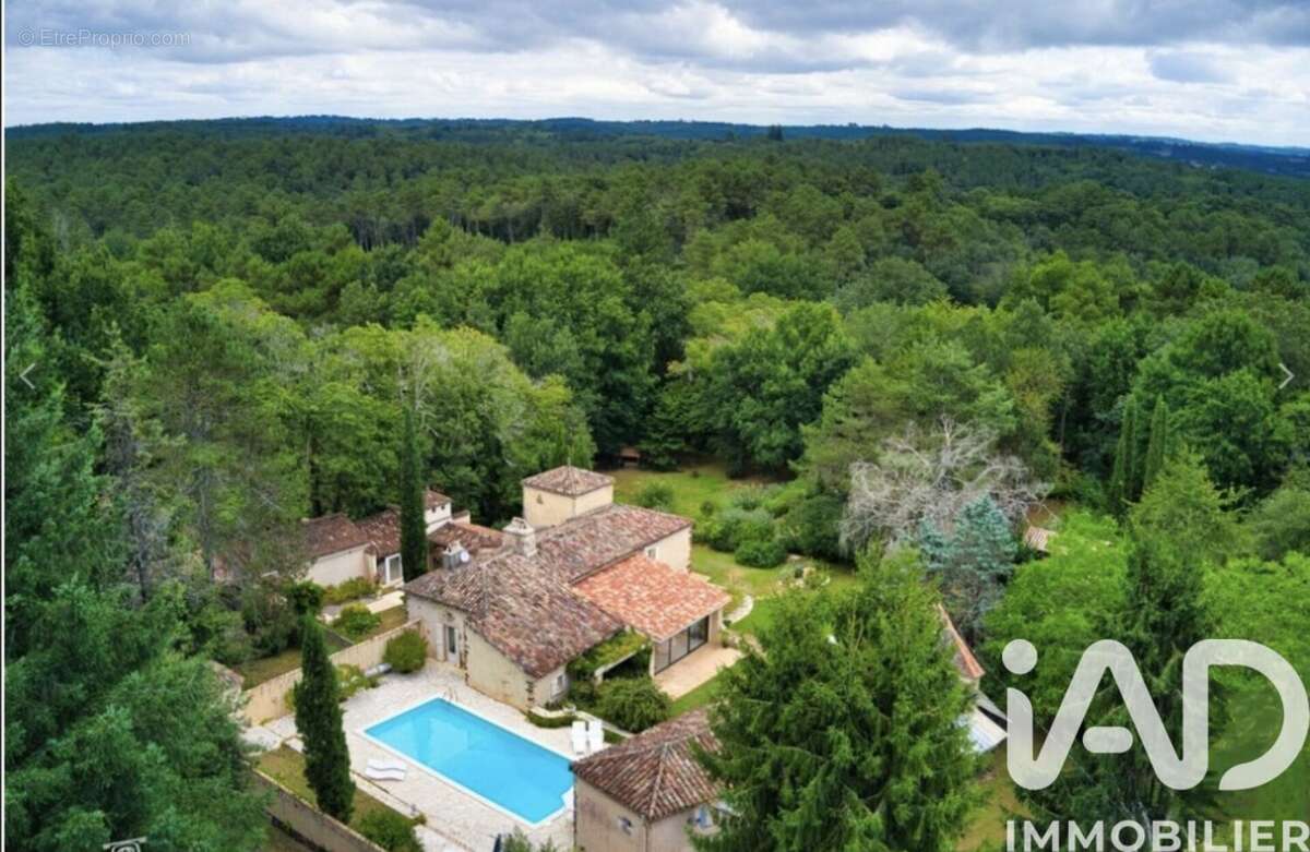 Maison 305 m² à Mazeyrolles  - photo 7