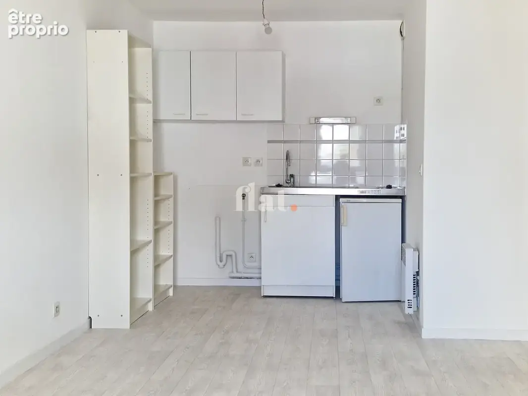 Appartement T2 - 37m2 - DPE C - - photo 2