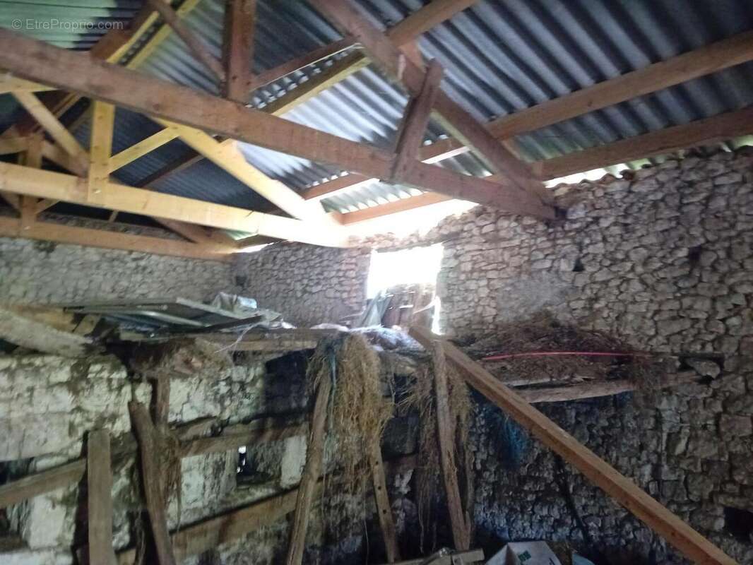 Charpente de la grange 1 - Maison à MONTCUQ