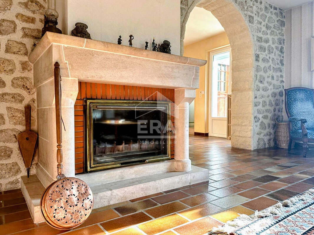 Maison à SAINT-PIERRE-LES-NEMOURS