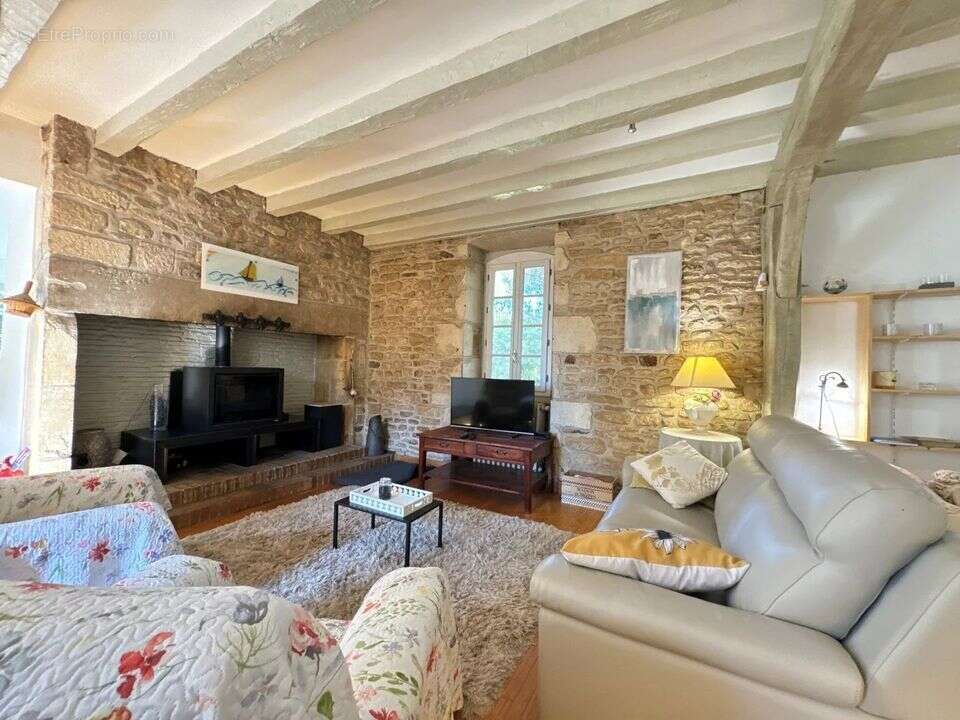 Maison à VIRE-SUR-LOT