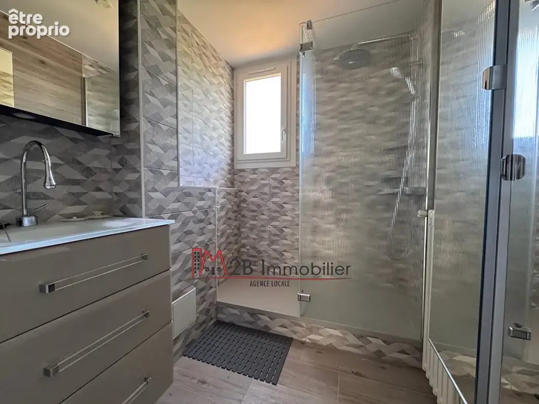 Beau f3 entierement renove - photo 10