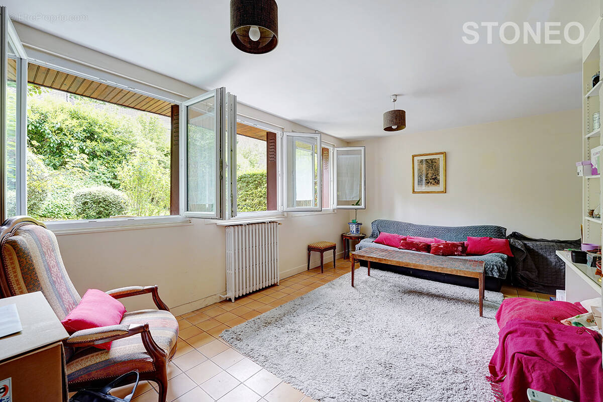 Maison à VILLE-D&#039;AVRAY