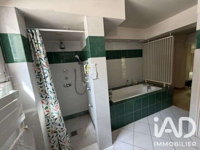 Maison 184 m² à Saint-Sauveur-Sur-Ecole  - photo 7