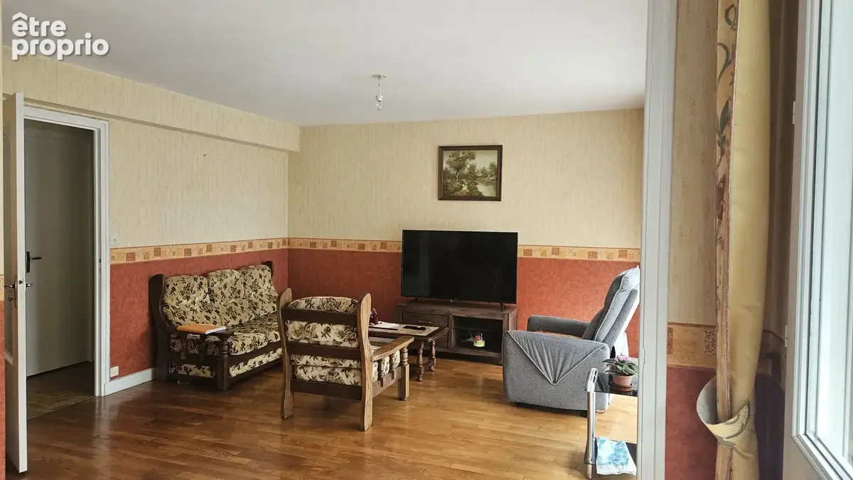 Appartement (63 m2) en bon état avec balcon et stationnement. - photo 4