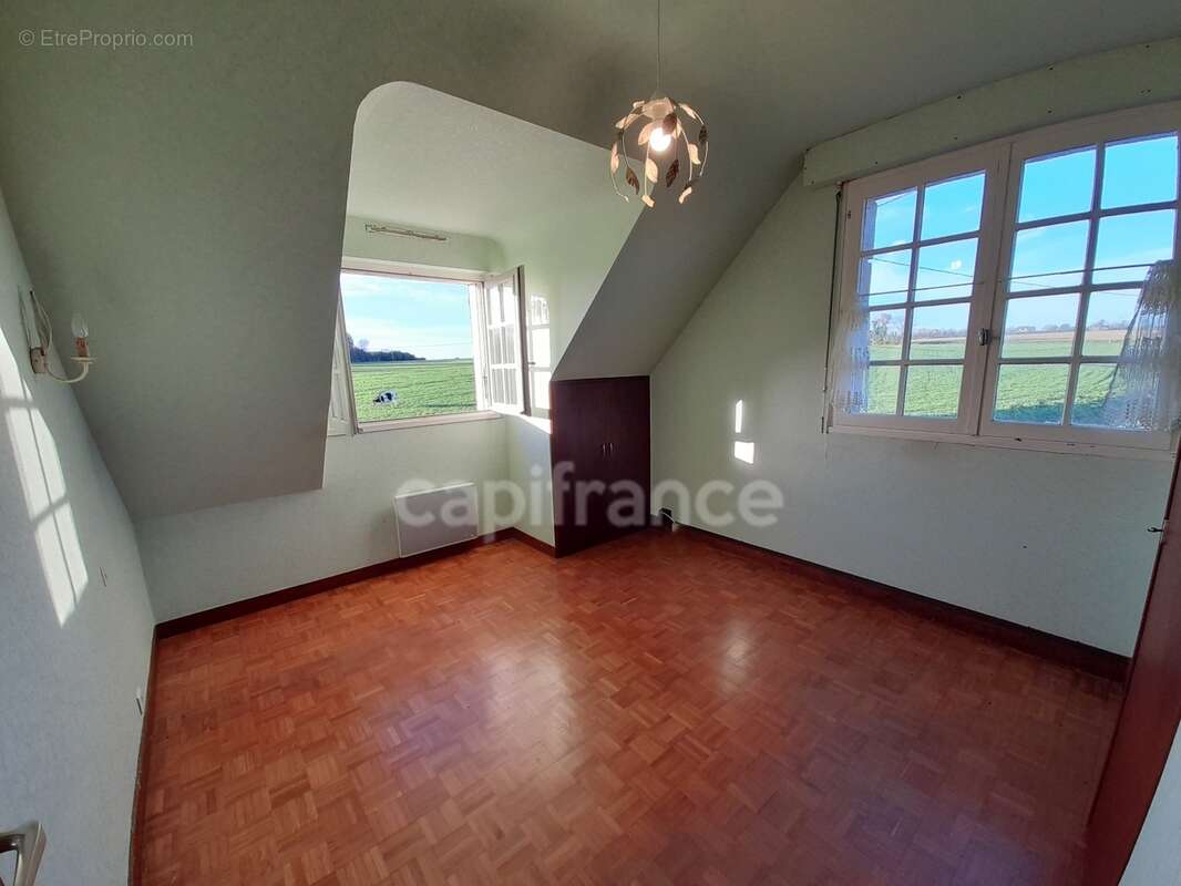Maison à vendre 6 pièces QUEMENEVEN (29180) 157.79 m2- 4 chambres - 1 sous-sol total- 1 véranda - parcelle de 1080m2 - photo 6